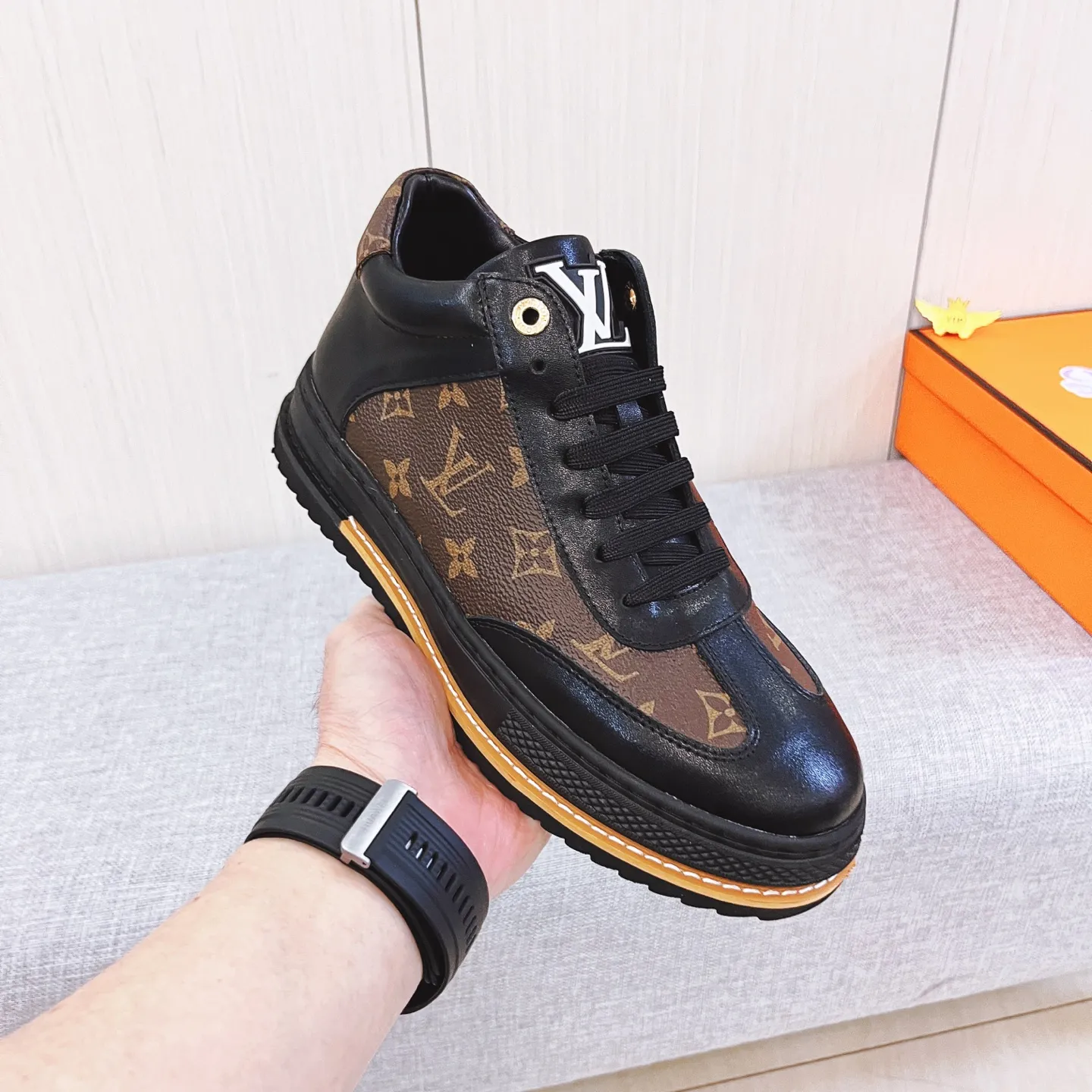 Men's shoes 💰 440 men's shoes 💰 [ LV ] 🔥 Louis Vuitton, high-end men's shoes brand official website 1:1 latest masterpiece: uppers are made of Italian imported first-layer cowhide with comfortable and breathable lining ➕ original non-slip and wear-resistant outsole 🔥, making walking more convenient and comfortable! An exclusive new model, a stunning work, a beautiful 1:1 replica [color] compared to the official quality! Create a fashionable personality to set off your uniqueness! A must-have for trendy men! Classic 🔥Size: 38-44 Color: 🔥 2⃣️colors available🔥.